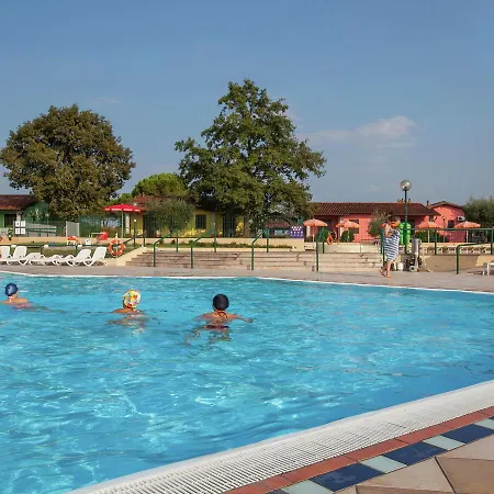 Modern Furnished Chalet With Ac, 4km From Chalet Sirmione