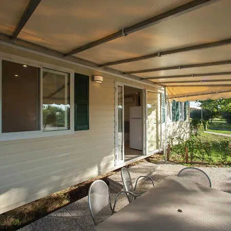 Modern Furnished Chalet With Ac, 4km From Sirmione