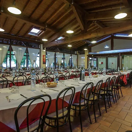 Alpesi faház Modern Furnished Chalet With Ac, 4km From